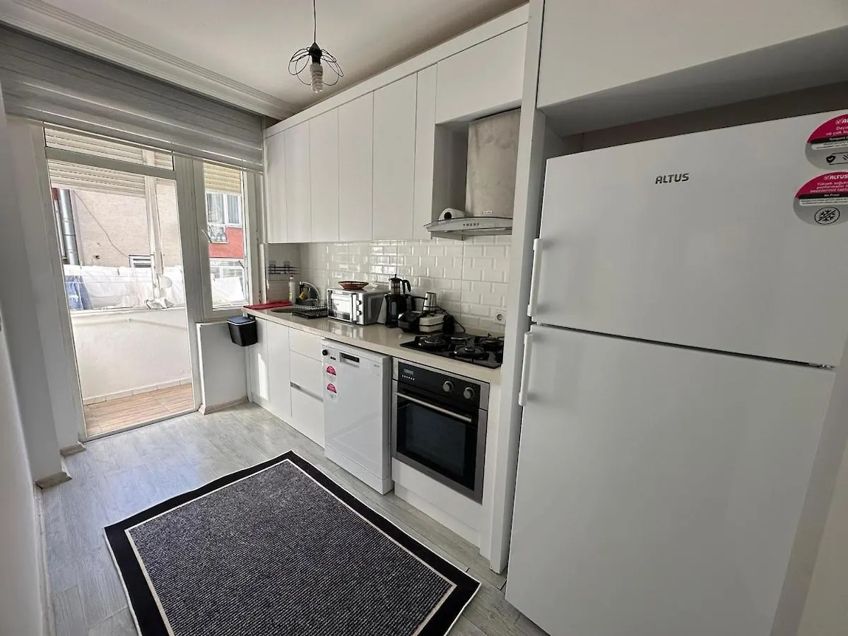Central Apartment Suitable For Large Families, 20 Minutes To The Beach 안탈리아 0*,  터키